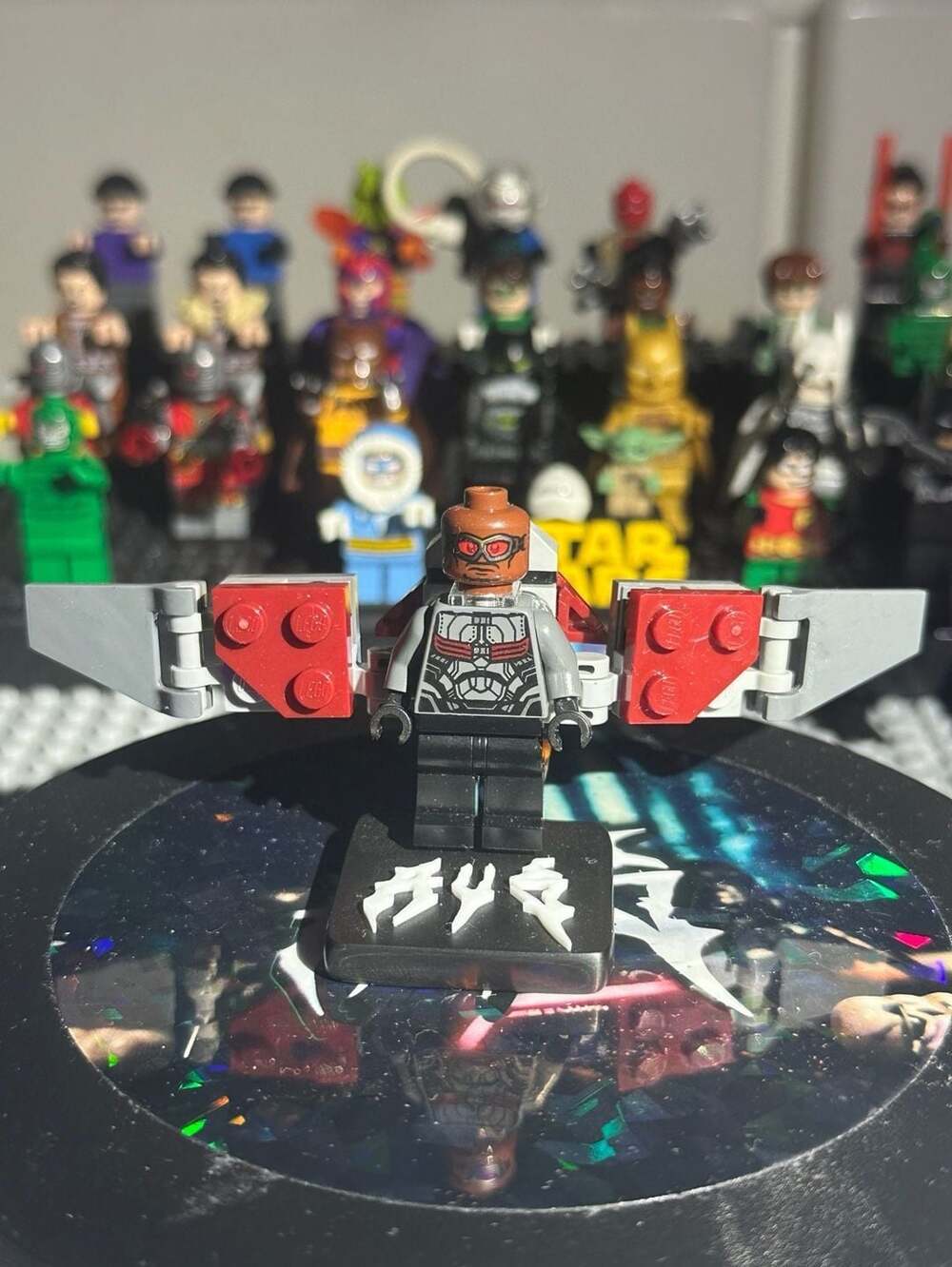 LEGO Marvel Super Heroes Falcon Minifigure with Wings from Set 76104 (sh503)